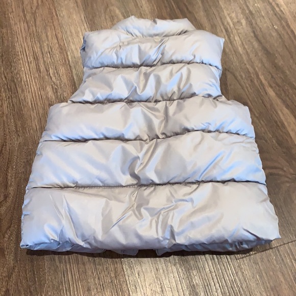 Old Navy- Gray puffer vest- size 18-24m - Picture 4 of 4